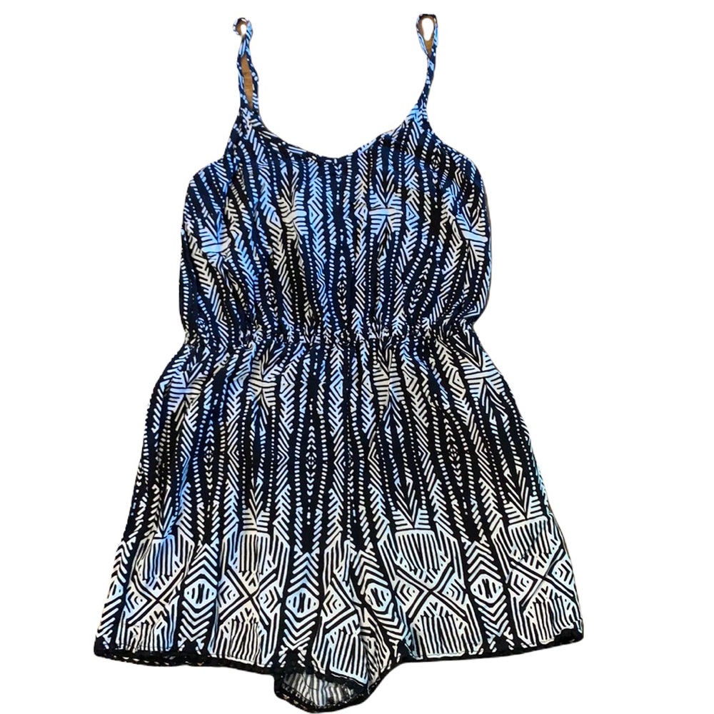 Black and white geometric romper with pockets